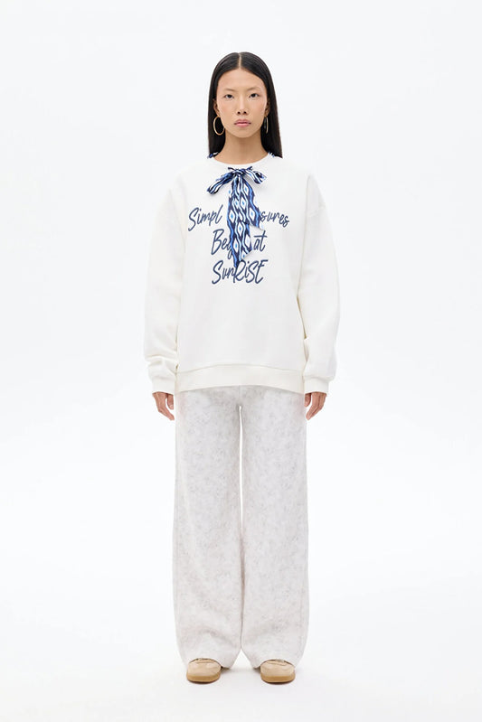 Fularlı Yazı Nakışlı Oversize Sweatshirt Ekru