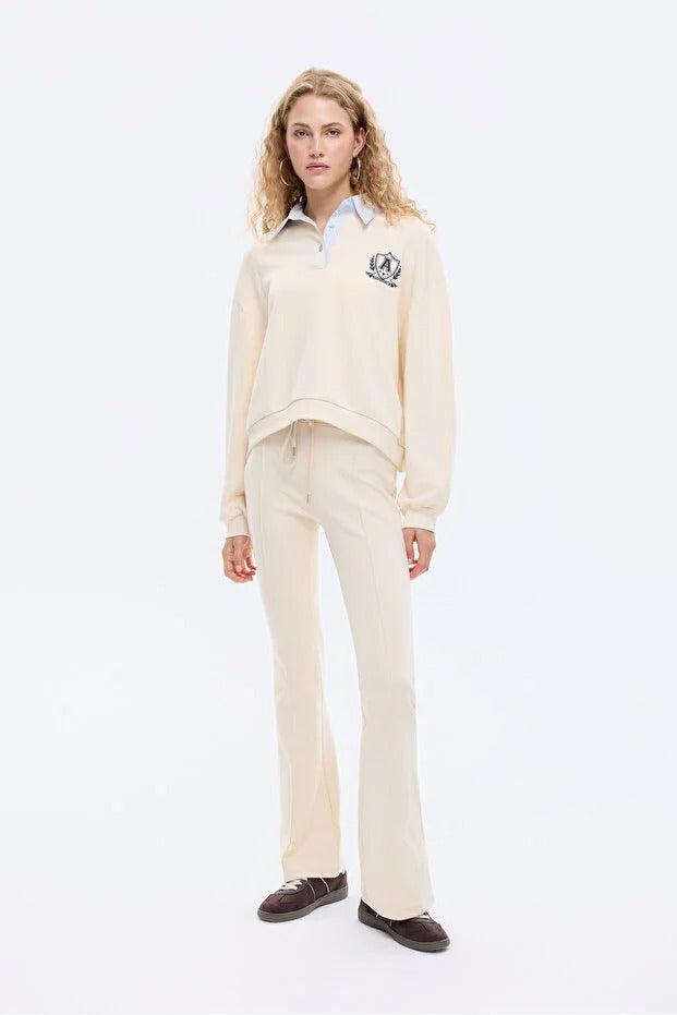 Çizgili Gömlek Yaka Detaylı Arma Nakışlı Oversize Sweatshirt Bej