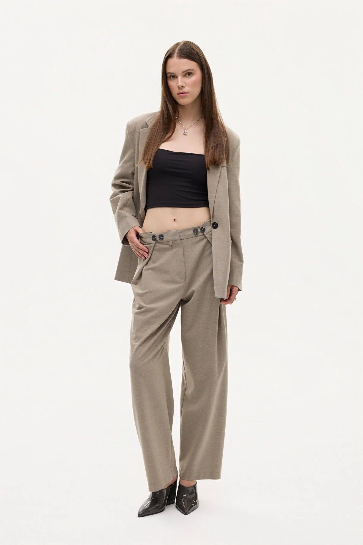 Düğme Detaylı Pileli Yüksek Bel Kumaş Pantolon Vizon