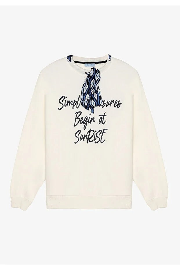 Fularlı Yazı Nakışlı Oversize Sweatshirt Ekru