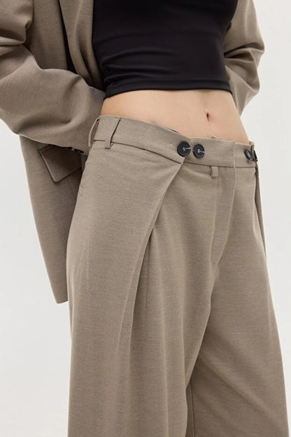 Düğme Detaylı Pileli Yüksek Bel Kumaş Pantolon Vizon